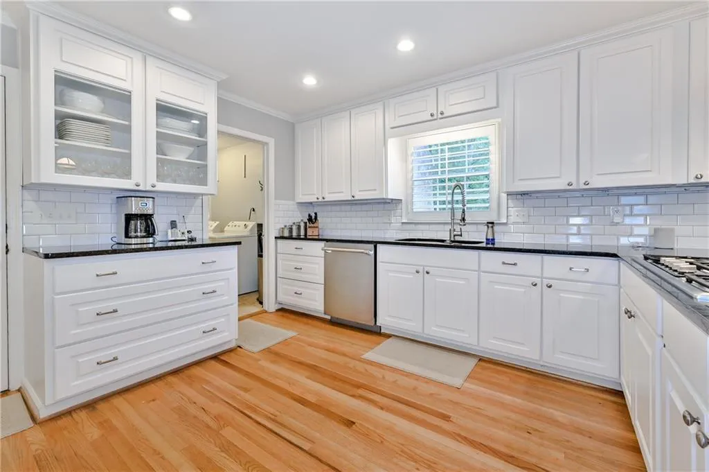 5975 Riverwood Drive, Atlanta, Georgia 30328, 5 Bedrooms Bedrooms, ,3 BathroomsBathrooms,Residential,Sold,5975 Riverwood Drive,6745634
