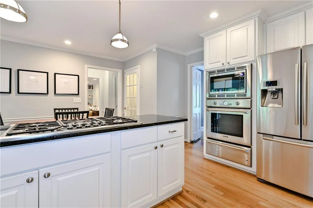 5975 Riverwood Drive, Atlanta, Georgia 30328, 5 Bedrooms Bedrooms, ,3 BathroomsBathrooms,Residential,Sold,5975 Riverwood Drive,6745634