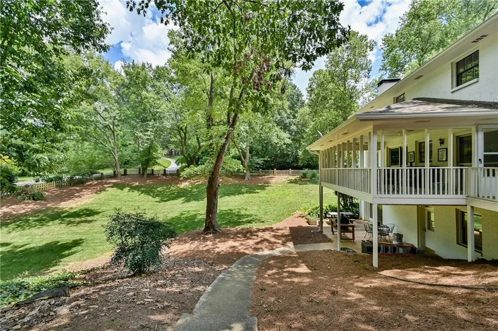 5975 Riverwood Drive, Atlanta, Georgia 30328, 5 Bedrooms Bedrooms, ,3 BathroomsBathrooms,Residential,Sold,5975 Riverwood Drive,6745634