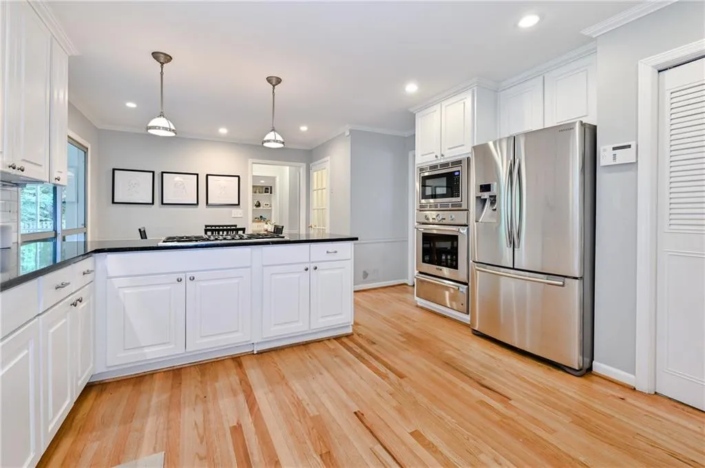 5975 Riverwood Drive, Atlanta, Georgia 30328, 5 Bedrooms Bedrooms, ,3 BathroomsBathrooms,Residential,Sold,5975 Riverwood Drive,6745634