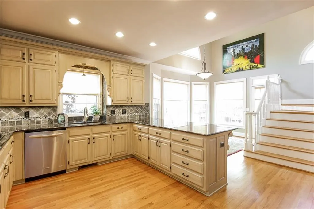600 Avignon Court, Sandy Springs, Georgia 30350, 4 Bedrooms Bedrooms, ,3 BathroomsBathrooms,Residential,Sold,600 Avignon Court,5681051