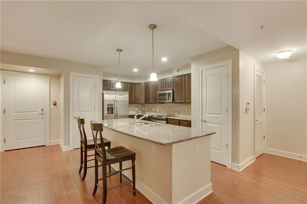 200 River Vista Drive Unit 111, Atlanta, Georgia 30339, 2 Bedrooms Bedrooms, ,2 BathroomsBathrooms,Residential,Sold,200 River Vista Drive Unit 111,6792225