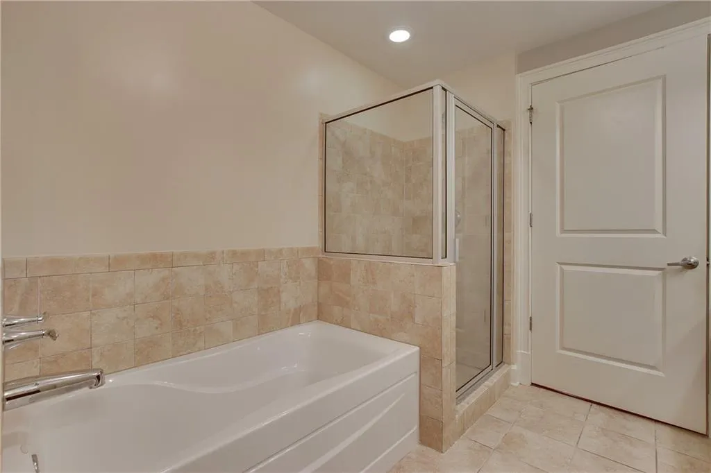 200 River Vista Drive Unit 111, Atlanta, Georgia 30339, 2 Bedrooms Bedrooms, ,2 BathroomsBathrooms,Residential,Sold,200 River Vista Drive Unit 111,6792225