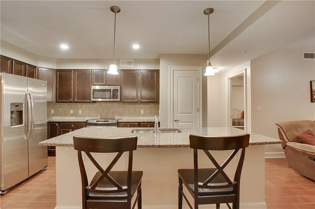 200 River Vista Drive Unit 111, Atlanta, Georgia 30339, 2 Bedrooms Bedrooms, ,2 BathroomsBathrooms,Residential,Sold,200 River Vista Drive Unit 111,6792225
