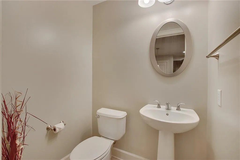 200 River Vista Drive Unit 111, Atlanta, Georgia 30339, 2 Bedrooms Bedrooms, ,2 BathroomsBathrooms,Residential,Sold,200 River Vista Drive Unit 111,6792225