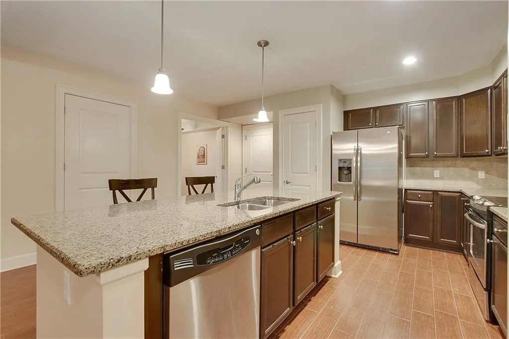 200 River Vista Drive Unit 111, Atlanta, Georgia 30339, 2 Bedrooms Bedrooms, ,2 BathroomsBathrooms,Residential,Sold,200 River Vista Drive Unit 111,6792225