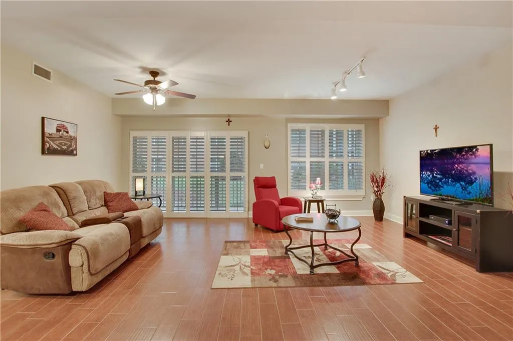 200 River Vista Drive Unit 111, Atlanta, Georgia 30339, 2 Bedrooms Bedrooms, ,2 BathroomsBathrooms,Residential,Sold,200 River Vista Drive Unit 111,6792225