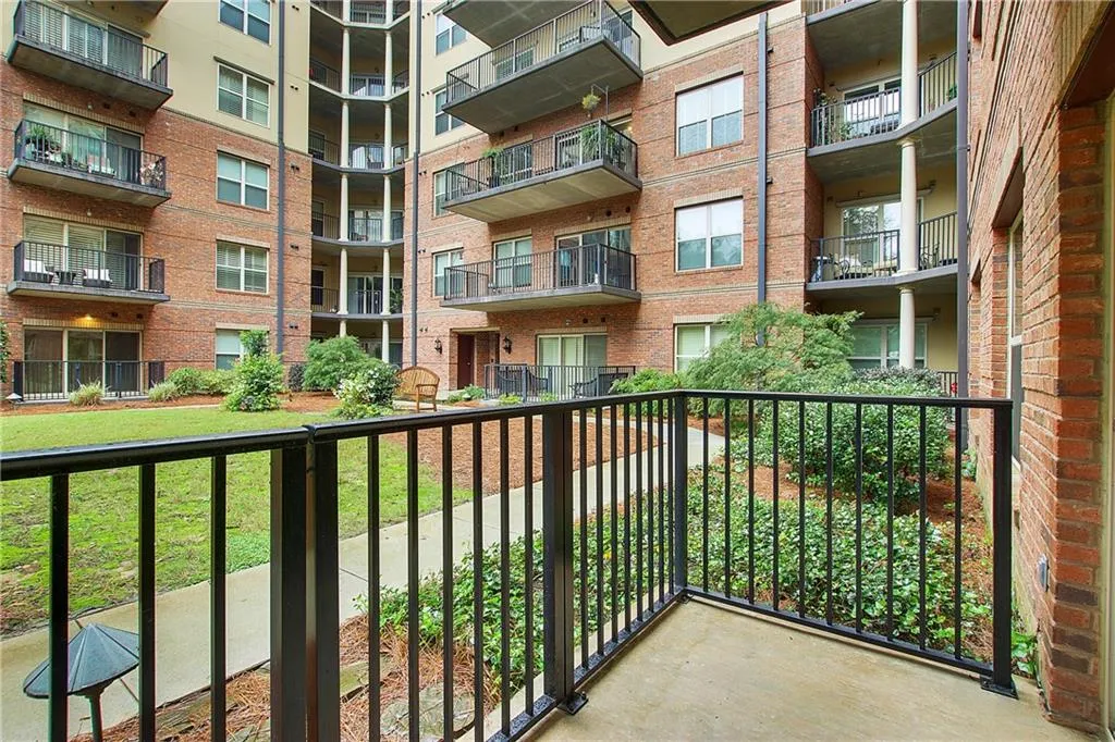 200 River Vista Drive Unit 111, Atlanta, Georgia 30339, 2 Bedrooms Bedrooms, ,2 BathroomsBathrooms,Residential,Sold,200 River Vista Drive Unit 111,6792225