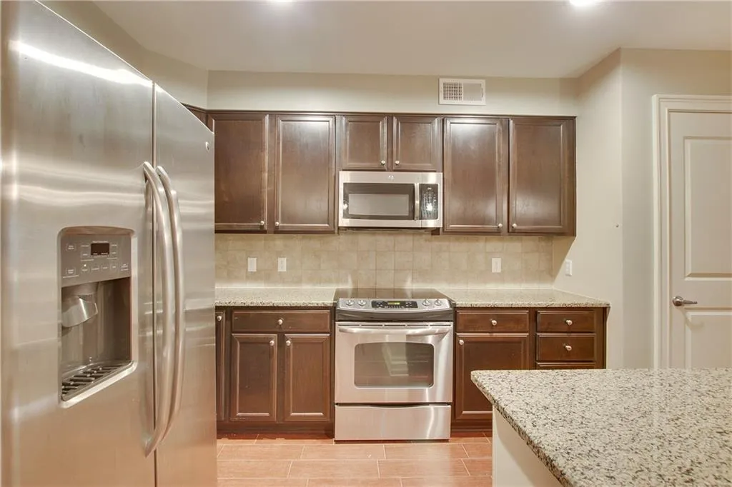 200 River Vista Drive Unit 111, Atlanta, Georgia 30339, 2 Bedrooms Bedrooms, ,2 BathroomsBathrooms,Residential,Sold,200 River Vista Drive Unit 111,6792225