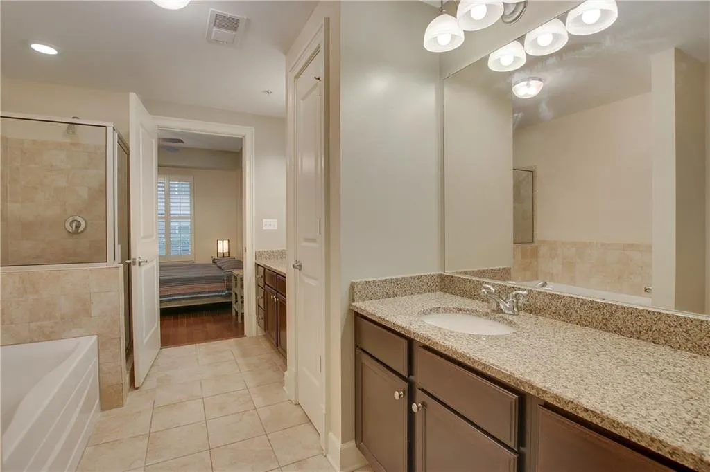 200 River Vista Drive Unit 111, Atlanta, Georgia 30339, 2 Bedrooms Bedrooms, ,2 BathroomsBathrooms,Residential,Sold,200 River Vista Drive Unit 111,6792225