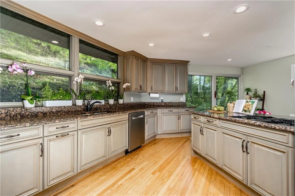365 Ferry Landing, Atlanta, Georgia 30328, 4 Bedrooms Bedrooms, ,4 BathroomsBathrooms,Residential,Sold,365 Ferry Landing,7034753