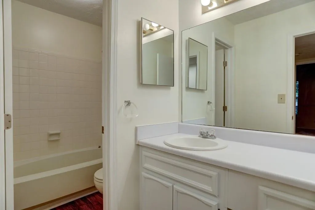 706 Vicksburg Place, Sandy Springs, Georgia 30350, 3 Bedrooms Bedrooms, ,2 BathroomsBathrooms,Residential,Sold,706 Vicksburg Place,6624709