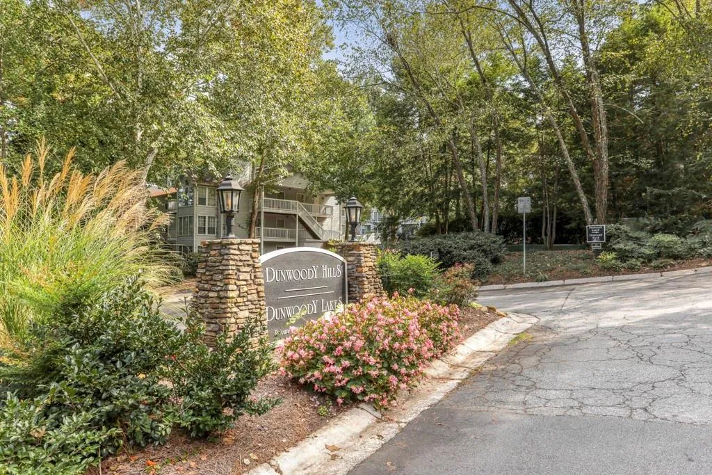 706 Vicksburg Place, Sandy Springs, Georgia 30350, 3 Bedrooms Bedrooms, ,2 BathroomsBathrooms,Residential,Sold,706 Vicksburg Place,6624709
