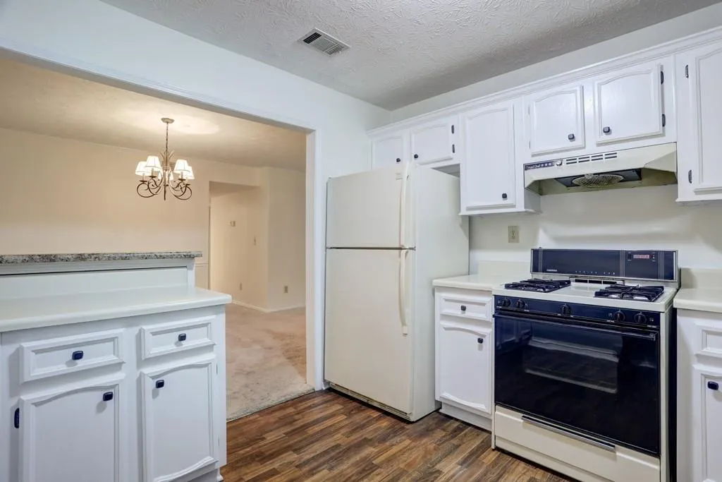 706 Vicksburg Place, Sandy Springs, Georgia 30350, 3 Bedrooms Bedrooms, ,2 BathroomsBathrooms,Residential,Sold,706 Vicksburg Place,6624709