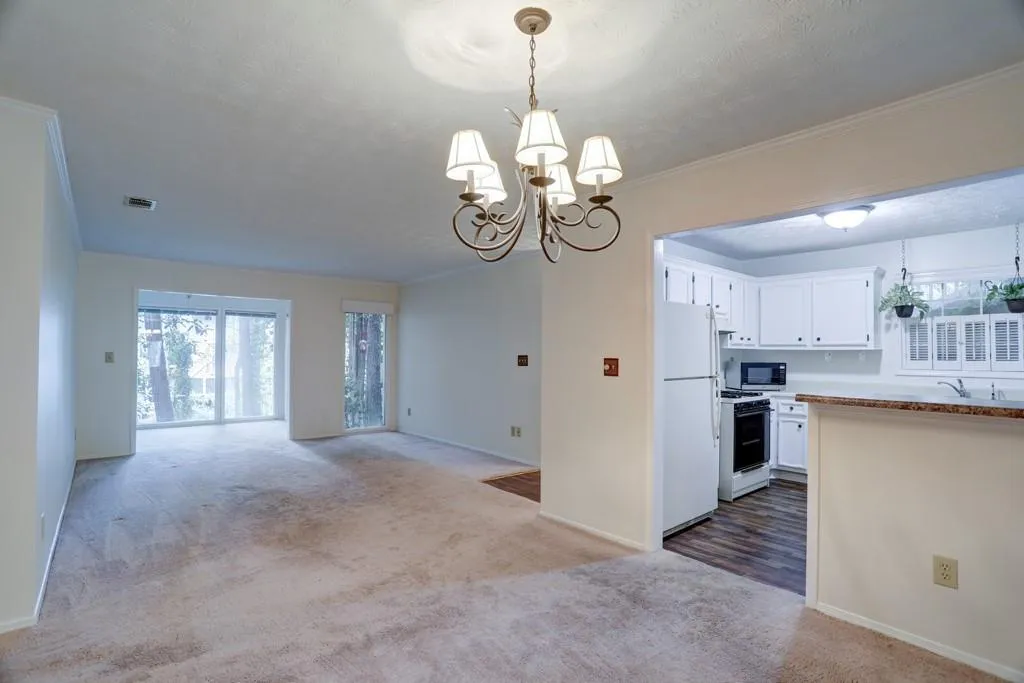 706 Vicksburg Place, Sandy Springs, Georgia 30350, 3 Bedrooms Bedrooms, ,2 BathroomsBathrooms,Residential,Sold,706 Vicksburg Place,6624709