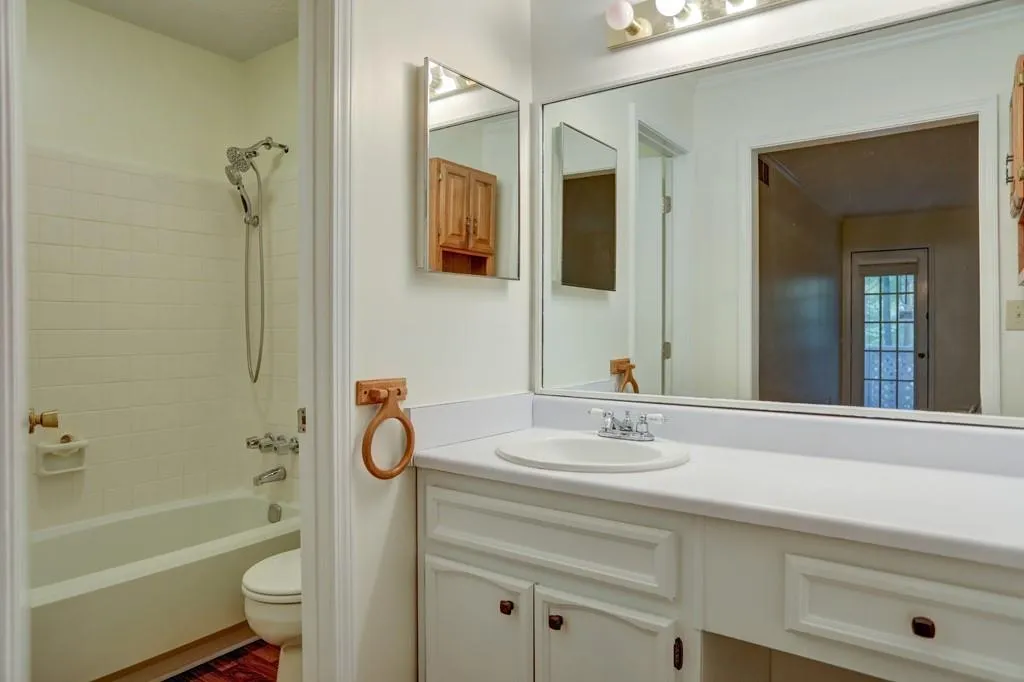 706 Vicksburg Place, Sandy Springs, Georgia 30350, 3 Bedrooms Bedrooms, ,2 BathroomsBathrooms,Residential,Sold,706 Vicksburg Place,6624709