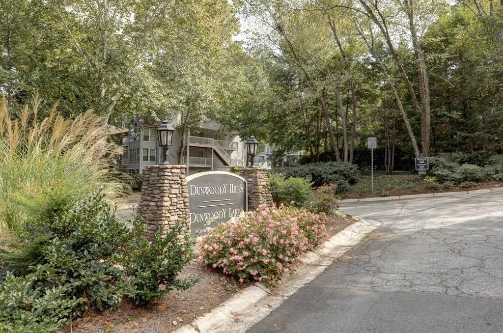 706 Vicksburg Place, Sandy Springs, Georgia 30350, 3 Bedrooms Bedrooms, ,2 BathroomsBathrooms,Residential,Sold,706 Vicksburg Place,6624709