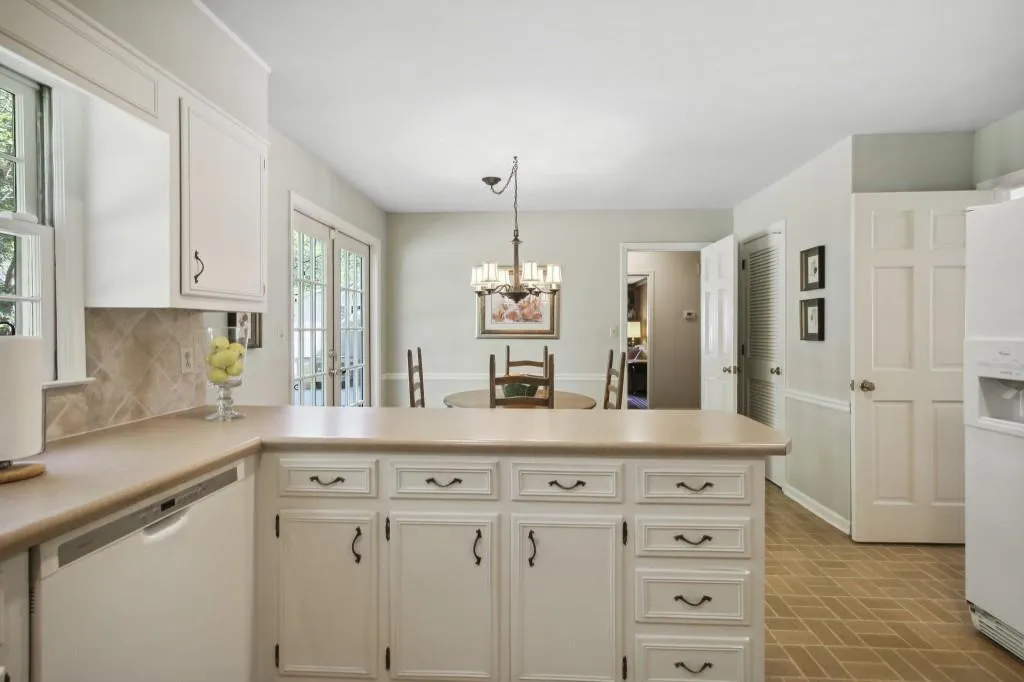6740 Chesapeake Point Nw, Sandy Springs, Georgia 30328, 4 Bedrooms Bedrooms, ,2 BathroomsBathrooms,Residential,Sold,6740 Chesapeake Point Nw,7205419