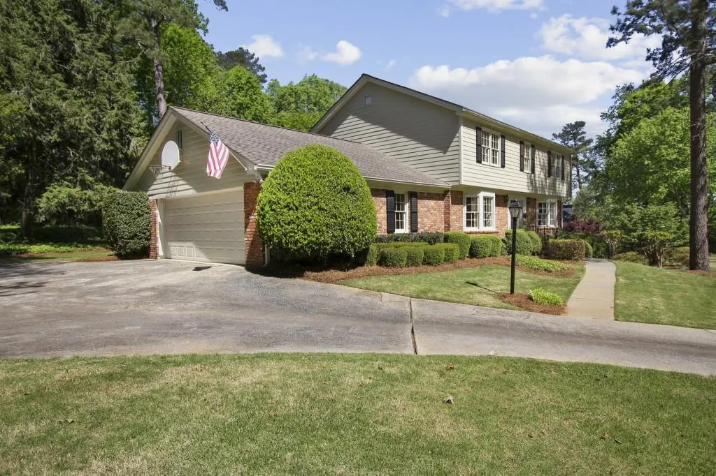 6740 Chesapeake Point Nw, Sandy Springs, Georgia 30328, 4 Bedrooms Bedrooms, ,2 BathroomsBathrooms,Residential,Sold,6740 Chesapeake Point Nw,7205419