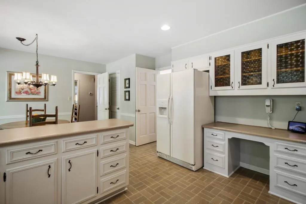 6740 Chesapeake Point Nw, Sandy Springs, Georgia 30328, 4 Bedrooms Bedrooms, ,2 BathroomsBathrooms,Residential,Sold,6740 Chesapeake Point Nw,7205419