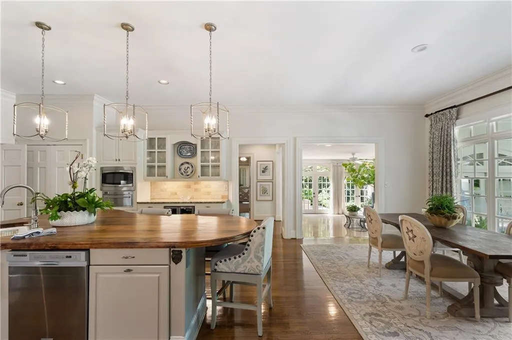 4756 Woodvale Drive, Atlanta, Georgia 30327, 6 Bedrooms Bedrooms, ,5 BathroomsBathrooms,Residential,Sold,4756 Woodvale Drive,7096646