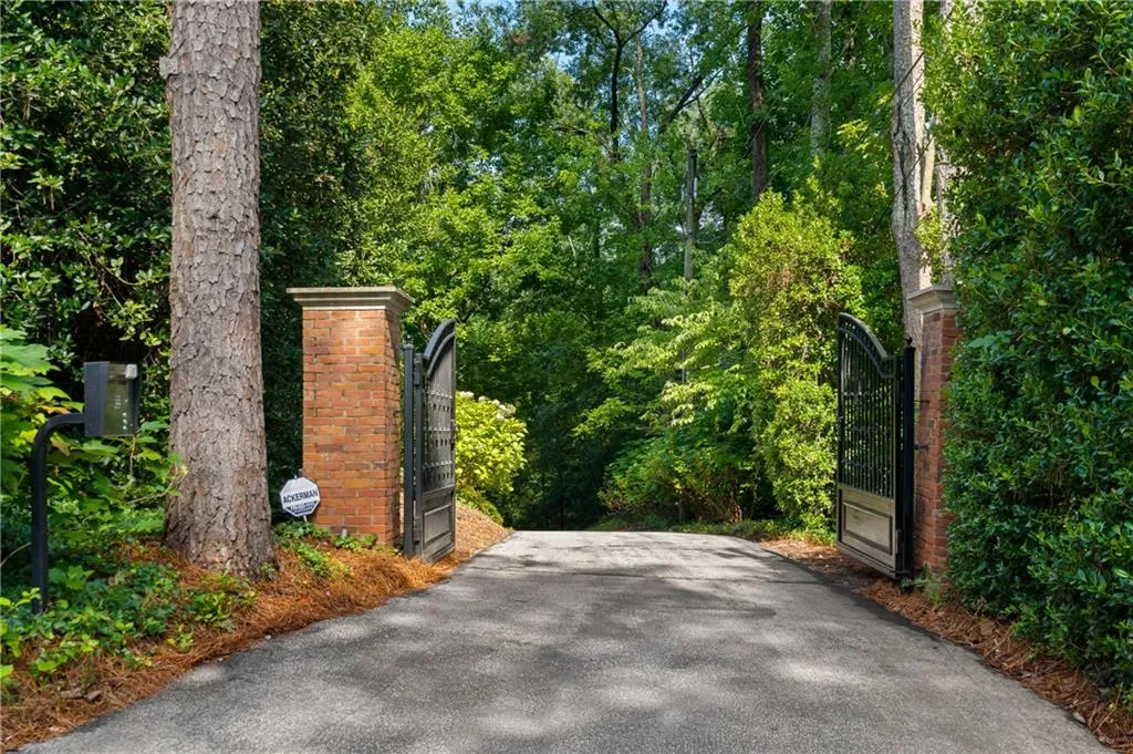 4756 Woodvale Drive, Atlanta, Georgia 30327, 6 Bedrooms Bedrooms, ,5 BathroomsBathrooms,Residential,Sold,4756 Woodvale Drive,7096646