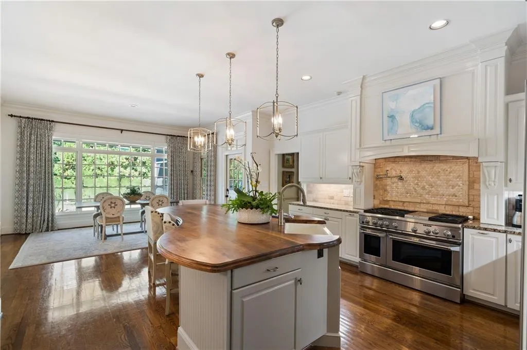 4756 Woodvale Drive, Atlanta, Georgia 30327, 6 Bedrooms Bedrooms, ,5 BathroomsBathrooms,Residential,Sold,4756 Woodvale Drive,7096646