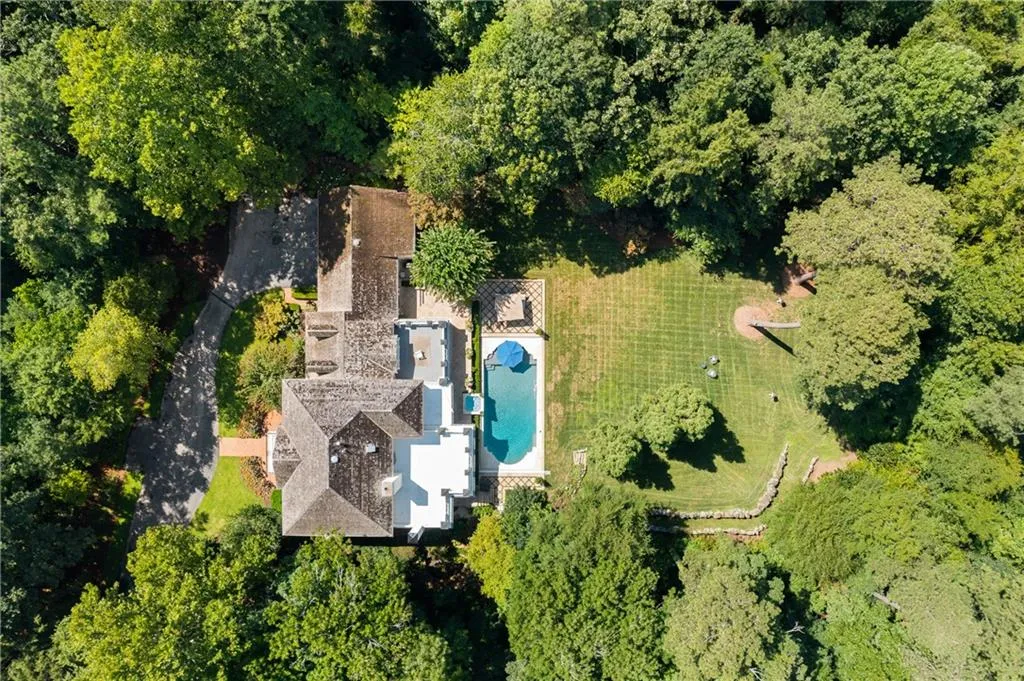 4756 Woodvale Drive, Atlanta, Georgia 30327, 6 Bedrooms Bedrooms, ,5 BathroomsBathrooms,Residential,Sold,4756 Woodvale Drive,7096646