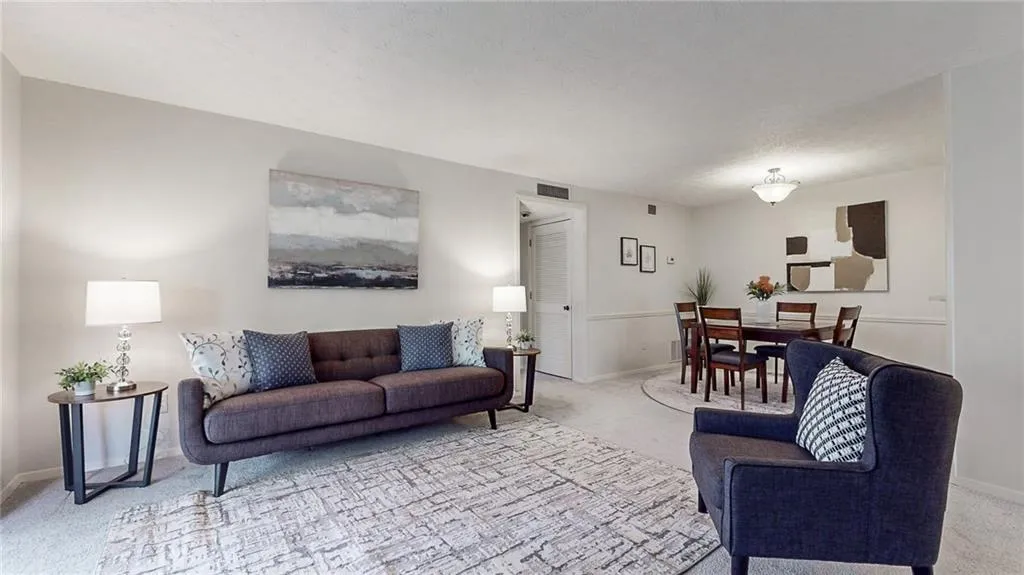 Living room/dining room