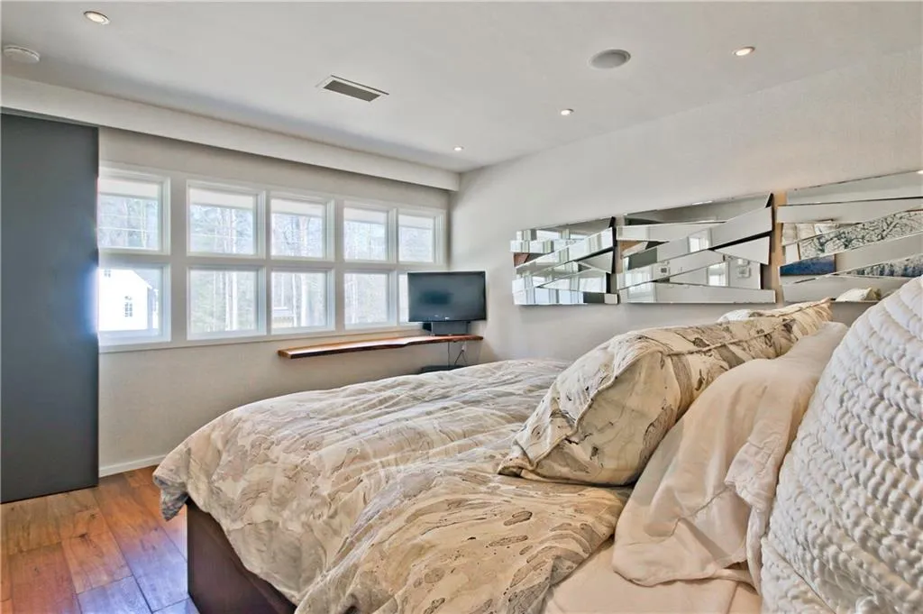 516 Londonberry Road, Atlanta, Georgia 30327, 4 Bedrooms Bedrooms, ,3 BathroomsBathrooms,Residential,Sold,516 Londonberry Road,5812023