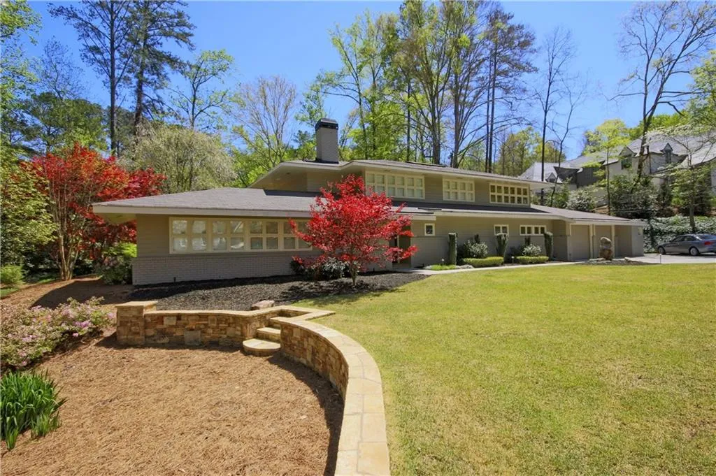 516 Londonberry Road, Atlanta, Georgia 30327, 4 Bedrooms Bedrooms, ,3 BathroomsBathrooms,Residential,Sold,516 Londonberry Road,5812023