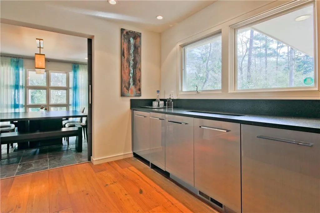 516 Londonberry Road, Atlanta, Georgia 30327, 4 Bedrooms Bedrooms, ,3 BathroomsBathrooms,Residential,Sold,516 Londonberry Road,5812023