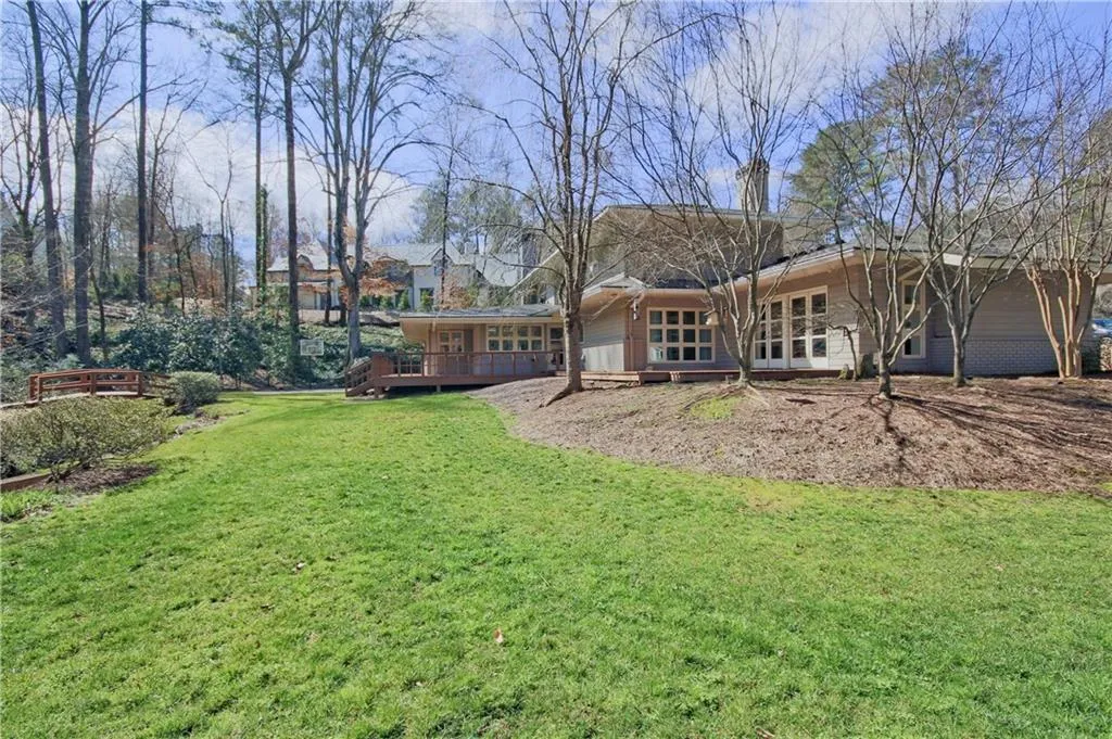 516 Londonberry Road, Atlanta, Georgia 30327, 4 Bedrooms Bedrooms, ,3 BathroomsBathrooms,Residential,Sold,516 Londonberry Road,5812023