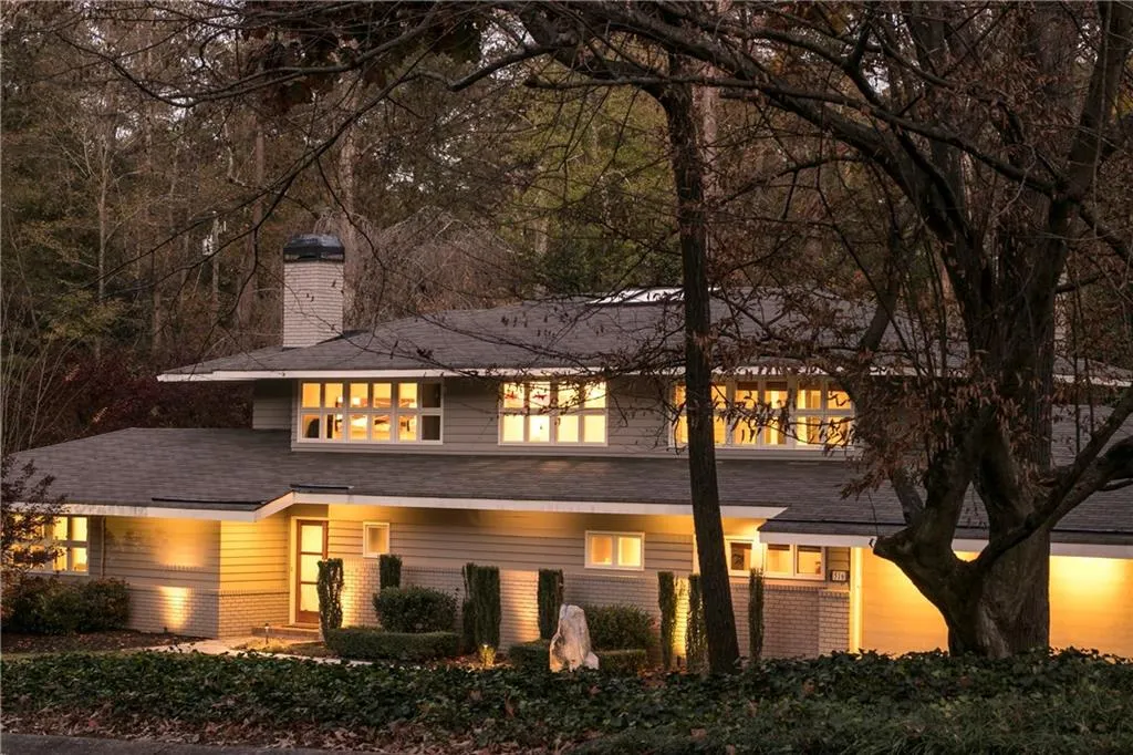 516 Londonberry Road, Atlanta, Georgia 30327, 4 Bedrooms Bedrooms, ,3 BathroomsBathrooms,Residential,Sold,516 Londonberry Road,5812023