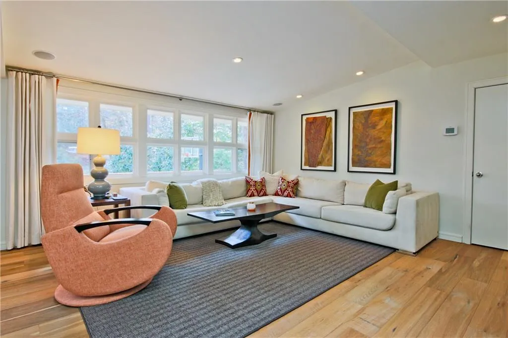 516 Londonberry Road, Atlanta, Georgia 30327, 4 Bedrooms Bedrooms, ,3 BathroomsBathrooms,Residential,Sold,516 Londonberry Road,5812023