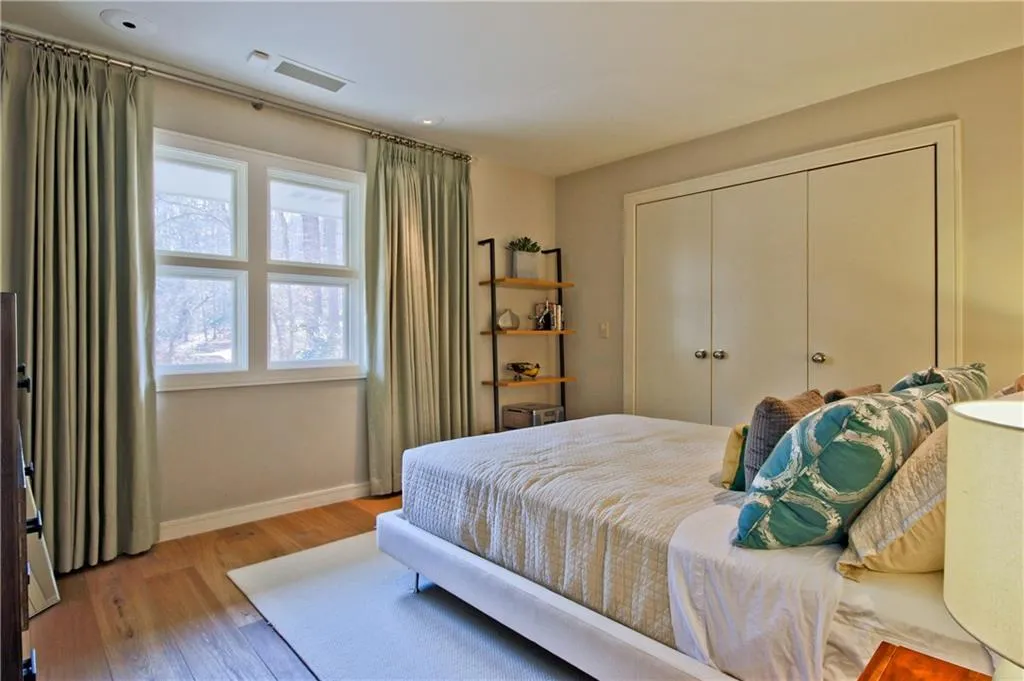 516 Londonberry Road, Atlanta, Georgia 30327, 4 Bedrooms Bedrooms, ,3 BathroomsBathrooms,Residential,Sold,516 Londonberry Road,5812023