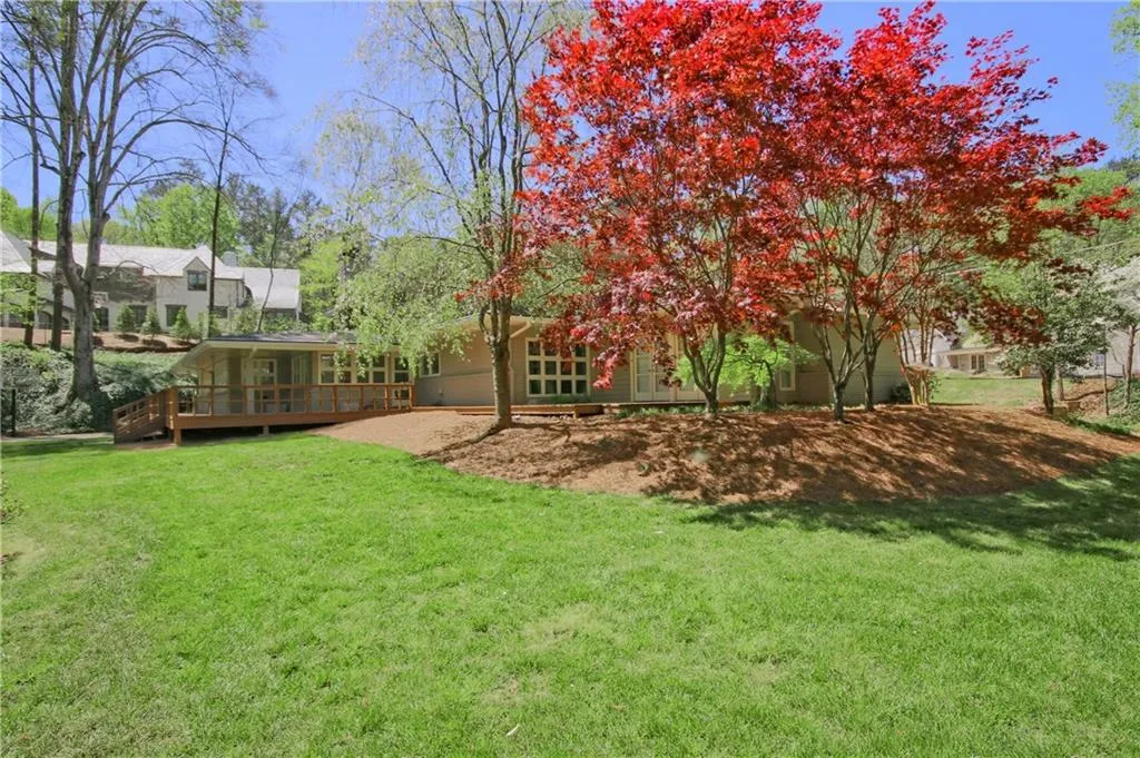 516 Londonberry Road, Atlanta, Georgia 30327, 4 Bedrooms Bedrooms, ,3 BathroomsBathrooms,Residential,Sold,516 Londonberry Road,5812023