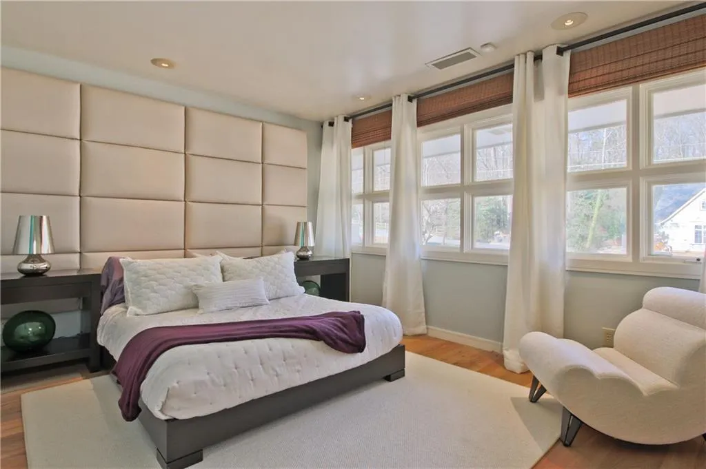 516 Londonberry Road, Atlanta, Georgia 30327, 4 Bedrooms Bedrooms, ,3 BathroomsBathrooms,Residential,Sold,516 Londonberry Road,5812023