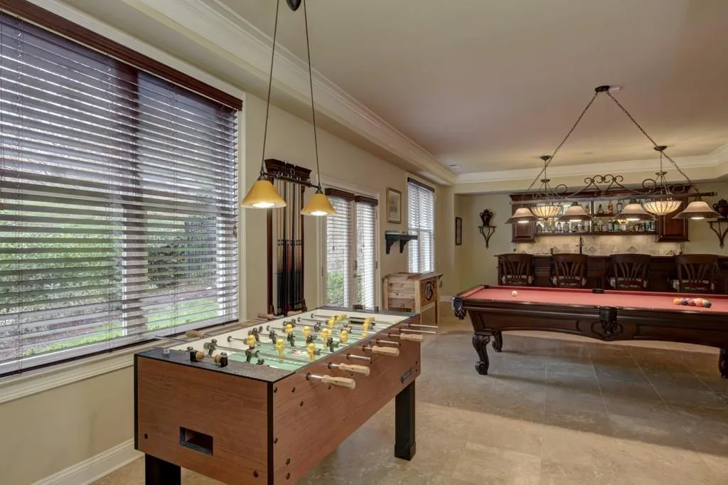 8319 Grogans Ferry Road, Sandy Springs, Georgia 30350, 6 Bedrooms Bedrooms, ,5 BathroomsBathrooms,Residential,Sold,8319 Grogans Ferry Road,5818389