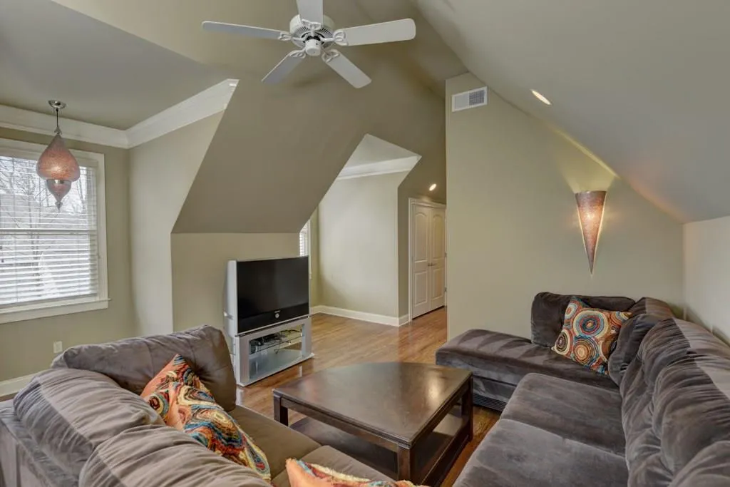 8319 Grogans Ferry Road, Sandy Springs, Georgia 30350, 6 Bedrooms Bedrooms, ,5 BathroomsBathrooms,Residential,Sold,8319 Grogans Ferry Road,5818389