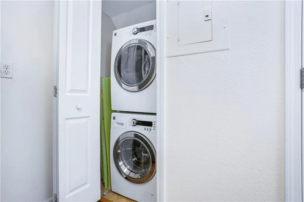 6940 Roswell Road Unit 10e, Sandy Springs, Georgia 30328, 2 Bedrooms Bedrooms, ,1 BathroomBathrooms,Residential,Sold,6940 Roswell Road Unit 10e,6968360