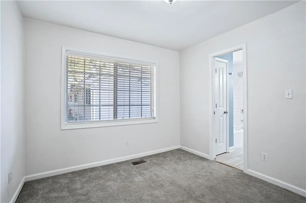 6940 Roswell Road Unit 10e, Sandy Springs, Georgia 30328, 2 Bedrooms Bedrooms, ,1 BathroomBathrooms,Residential,Sold,6940 Roswell Road Unit 10e,6968360