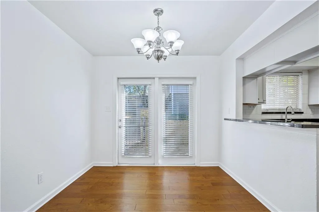 6940 Roswell Road Unit 10e, Sandy Springs, Georgia 30328, 2 Bedrooms Bedrooms, ,1 BathroomBathrooms,Residential,Sold,6940 Roswell Road Unit 10e,6968360