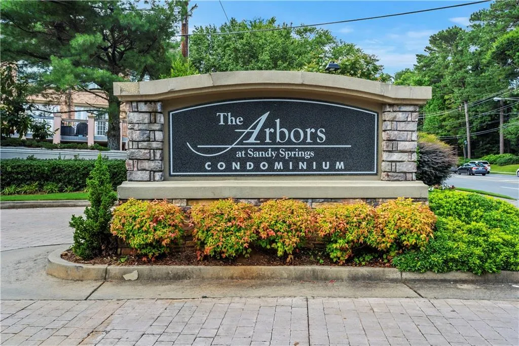 6940 Roswell Road Unit 10e, Sandy Springs, Georgia 30328, 2 Bedrooms Bedrooms, ,1 BathroomBathrooms,Residential,Sold,6940 Roswell Road Unit 10e,6968360
