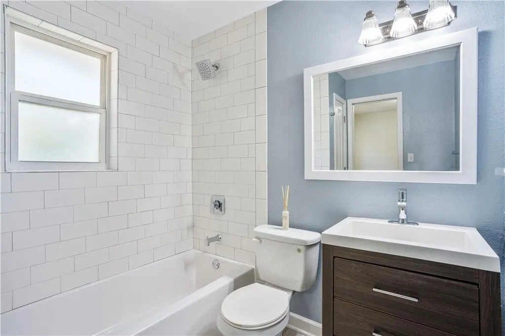 6940 Roswell Road Unit 10e, Sandy Springs, Georgia 30328, 2 Bedrooms Bedrooms, ,1 BathroomBathrooms,Residential,Sold,6940 Roswell Road Unit 10e,6968360