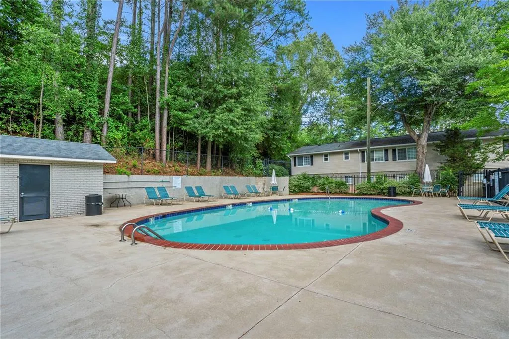 6940 Roswell Road Unit 10e, Sandy Springs, Georgia 30328, 2 Bedrooms Bedrooms, ,1 BathroomBathrooms,Residential,Sold,6940 Roswell Road Unit 10e,6968360