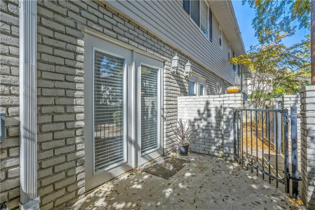 6940 Roswell Road Unit 10e, Sandy Springs, Georgia 30328, 2 Bedrooms Bedrooms, ,1 BathroomBathrooms,Residential,Sold,6940 Roswell Road Unit 10e,6968360