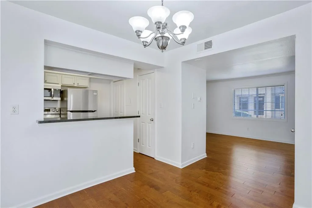 6940 Roswell Road Unit 10e, Sandy Springs, Georgia 30328, 2 Bedrooms Bedrooms, ,1 BathroomBathrooms,Residential,Sold,6940 Roswell Road Unit 10e,6968360