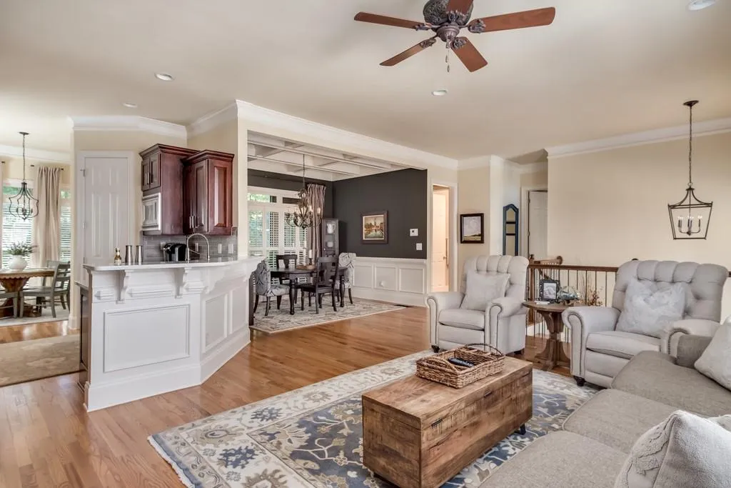 1015 Manorwood Court Ne, Sandy Springs, Georgia 30328, 4 Bedrooms Bedrooms, ,3 BathroomsBathrooms,Residential,Sold,1015 Manorwood Court Ne,6612757