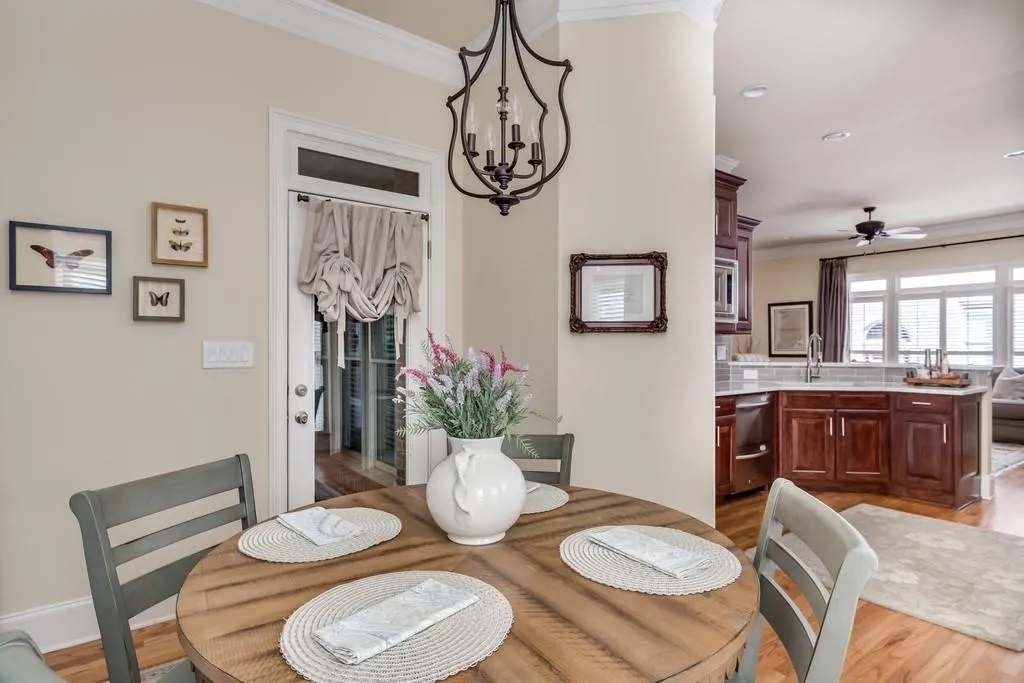 1015 Manorwood Court Ne, Sandy Springs, Georgia 30328, 4 Bedrooms Bedrooms, ,3 BathroomsBathrooms,Residential,Sold,1015 Manorwood Court Ne,6612757